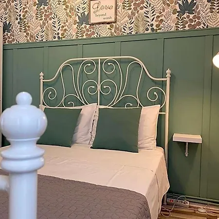 Romantic Hotel