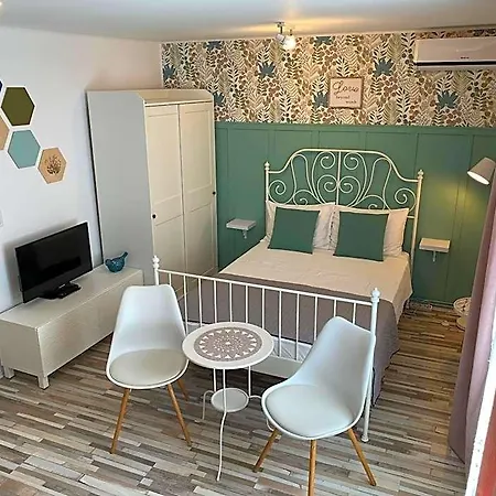 Romantic Hotel